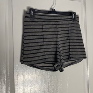 Shorts size S